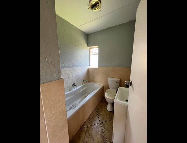 2 BEDROOM TOWNHOUSE FOR SALE IN DALPARK EXT 1